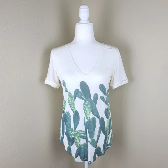 Lululemon high low t-shirt Size 4 white and green cactus short sleeve v-neckline - Picture 1 of 12